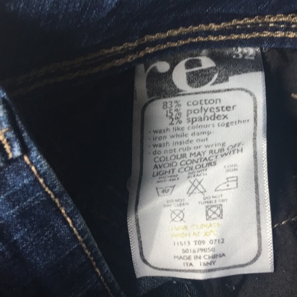 RE brand stretchy dark wash skinny denim shorts - Picture 7 of 7